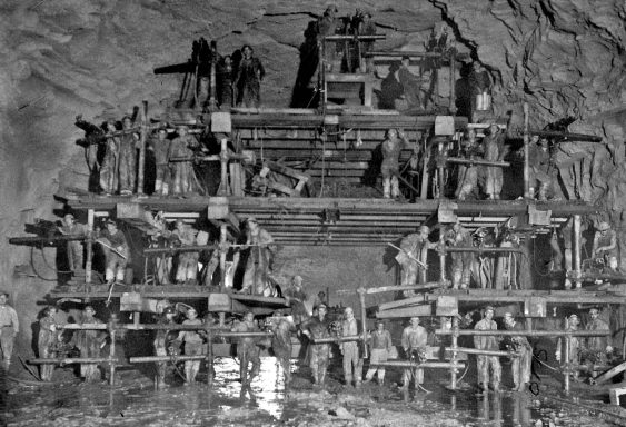 Jumbo diversion tunnel with drill crew. (Colchester Historical Society)
